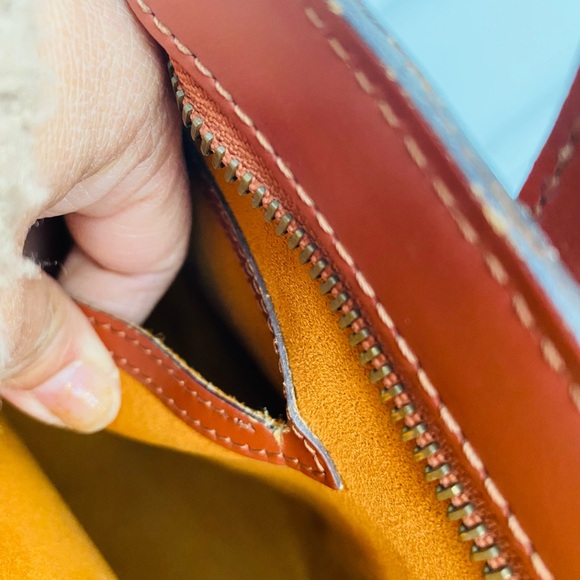 LOUIS VUITTON BROWN EPI ZIP TOTE - Picture 10 of 12